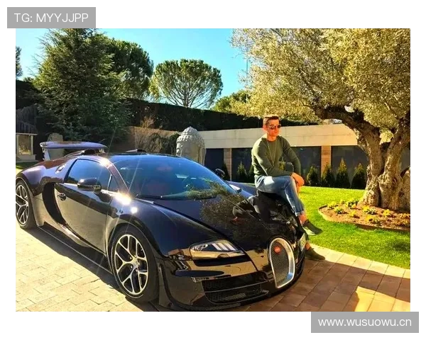 C罗开豪车送小狗出门，这奢侈生活跟普通人差太远了吧？