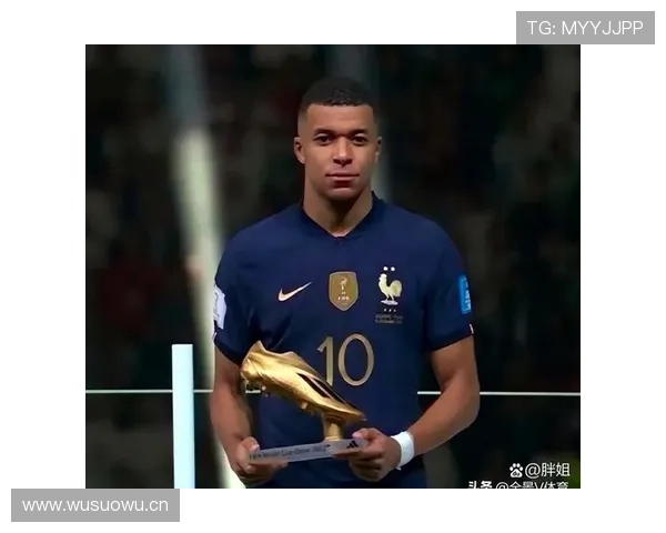 姆巴佩新家后院能开训练营，我客厅里连踢个球都怕砸电视