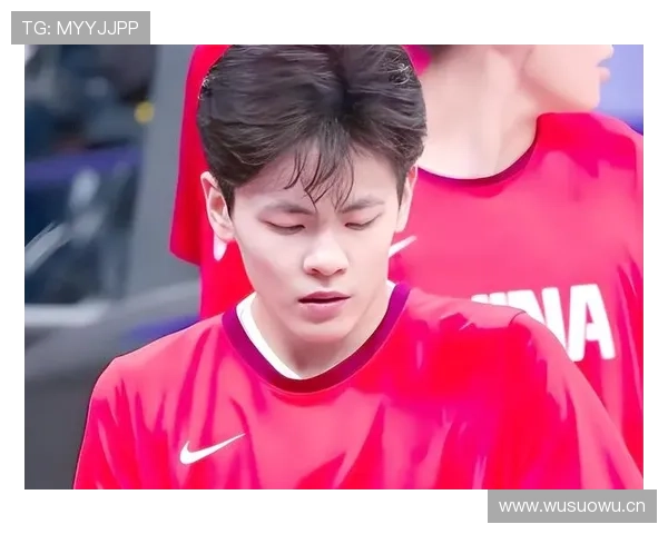 杨舒予训练完直接拎爱马仕去吃宵夜？